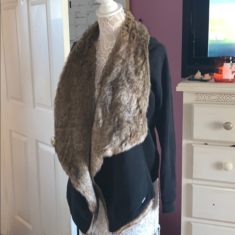 HOLLISTER FAUX FUR CARDIGAN